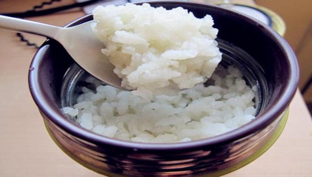 米饭夹生能蒸第二次吗